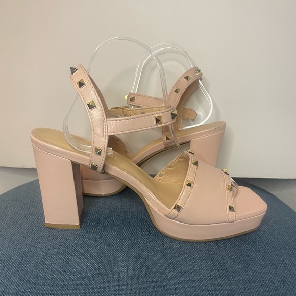 Rampage Light Pink Gold Studded Sandal Heels size 10 - Picture 11 of 15